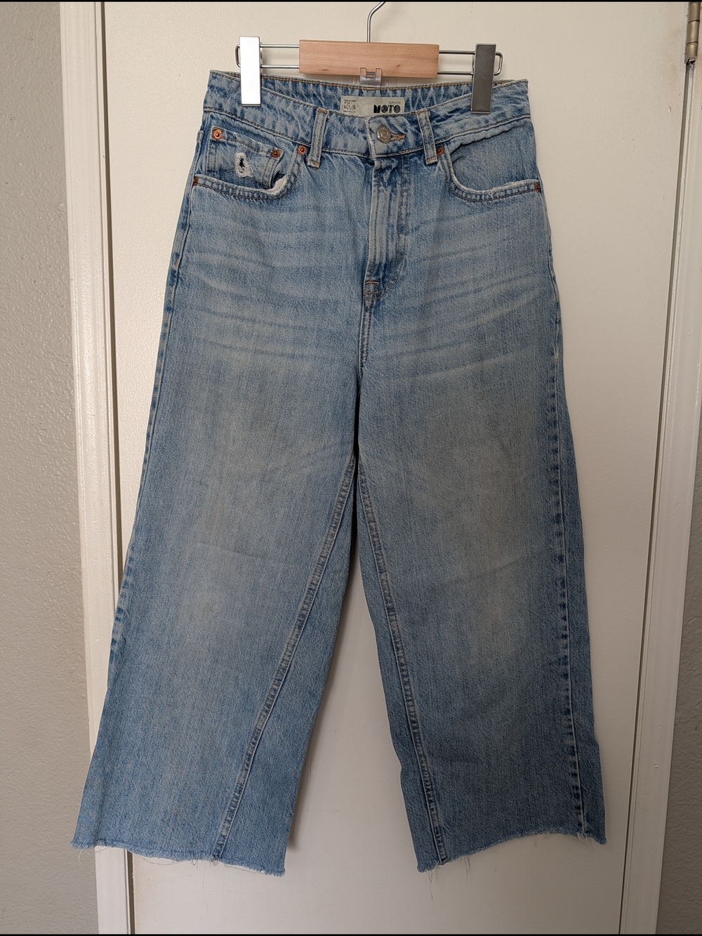 Topshop Light Wash Wide Leg Cropped Jeans Size 26